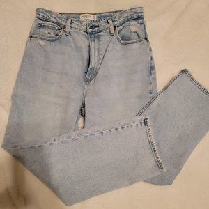 Abercrombie & Fitch The Ankle Straight Ultra High Rise Jean